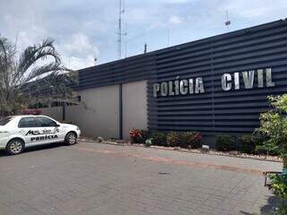 Fachada da Delegacia de Polícia Civil de Bonito, onde caso foi registrado. (Foto: Bonito Notícias)