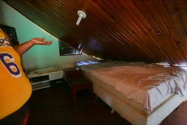 Teto desaba sobre fam&iacute;lia de venezuelanos enquanto dormiam