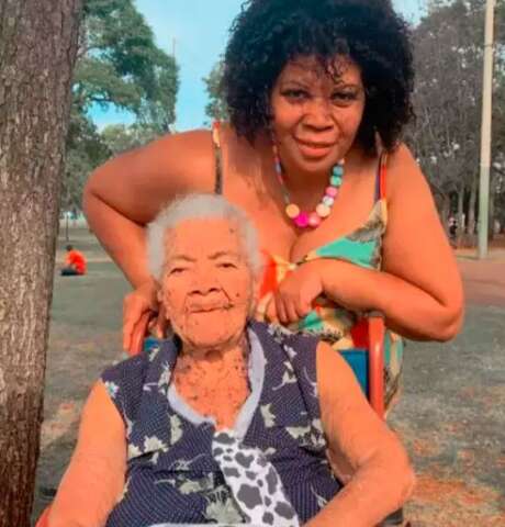 No ano em que fam&iacute;lias abandonaram idosos, h&aacute; quem ganhe muito amor aos 110 anos