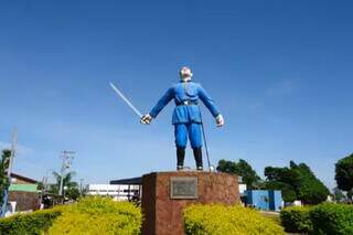 Monumento no município de Antônio João, cidade com pouco mais de 9 mil habitantes (Foto: divulgação)