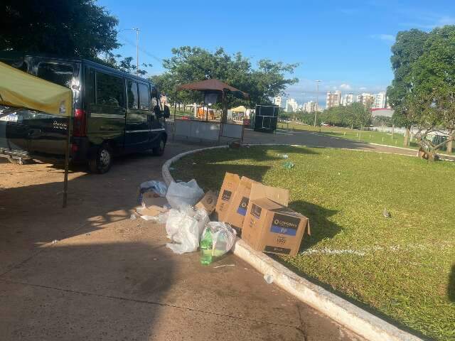 Ap&oacute;s festan&ccedil;a, Cidade do Natal amanhece com lixo espalhado
