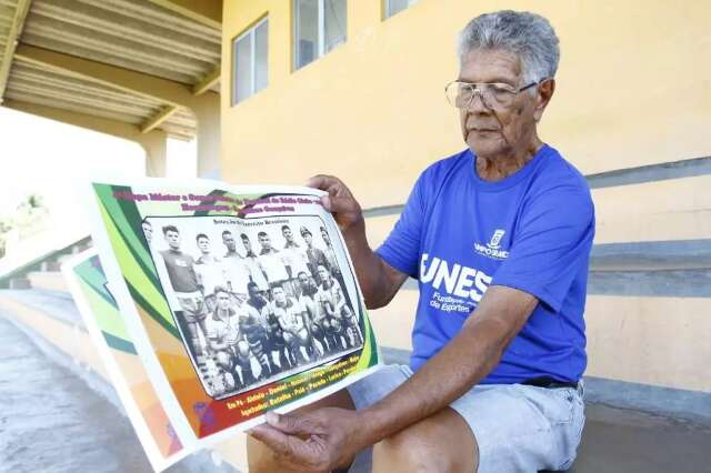 Tricampe&atilde;o mundial, Pel&eacute; reencontrou velho conhecido em derrota para Comercial