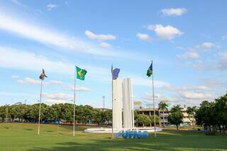 Monumento da UFMS em Campo Grande conhecido como “paliteiro&#34; (Foto: arquivo / Paulo Francis)