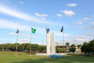 Monumento da UFMS em Campo Grande conhecido como “paliteiro&#34; (Foto: arquivo / Paulo Francis)