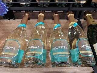 No supermercado também há opção da marca Aurora sem álcool. (Foto: Aletheya Alves)