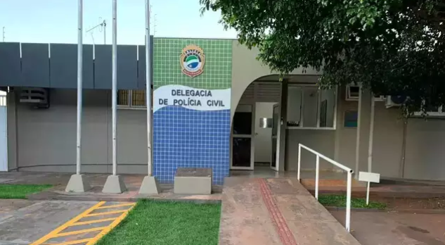 Atendente de farm&aacute;cia aciona pol&iacute;cia e homem vai preso por esfaquear esposa 