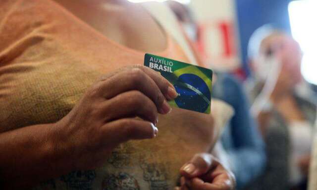 Governo Federal divulga calend&aacute;rio de pagamentos do Aux&iacute;lio Brasil para 2023