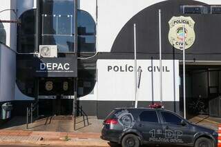B&ecirc;bado, servidor do Detran &eacute; preso ap&oacute;s bater carro em &aacute;rvore