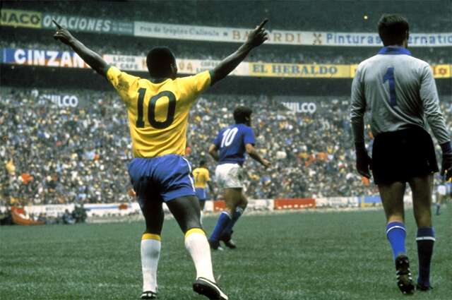 A camisa 10 do Brasil deveria ser aposentada para homenagear Pelé?