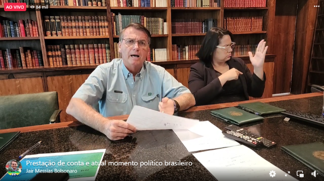 Bolsonaro faz balan&ccedil;o da gest&atilde;o e chora em &uacute;ltima live como presidente