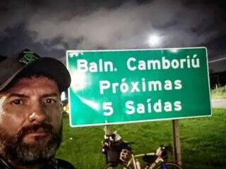 Momento da chegada de Léco ao destino final, durante a madrugada do dia 27 de dezembro. (Foto: Instagram)