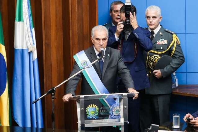 Em discurso de despedida, Reinaldo diz que transformou crise em oportunidades