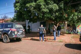 Homem &eacute; encontrado morto em casa invadida por usu&aacute;rios de drogas 