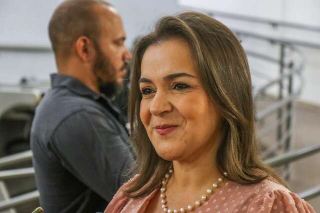 Ap&oacute;s demiss&atilde;o em massa, prefeita diz que uns voltam, mas com sal&aacute;rios diferentes
