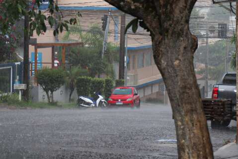 Pancadas de chuva retornam e meteorologia deixa cidades em alerta