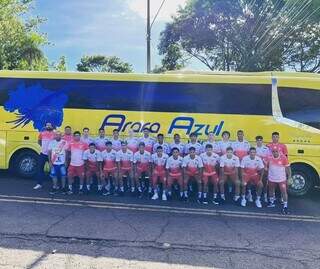 Jogadores do Comercial antes de viagem para São Paulo (Foto: Divulgação)