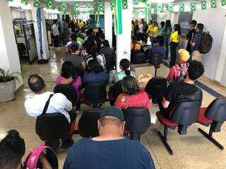 Candidatos na sede da Funsat em busca de recolocação no mercado do trabalho (Foto: arquivo / Campo Grande News) 