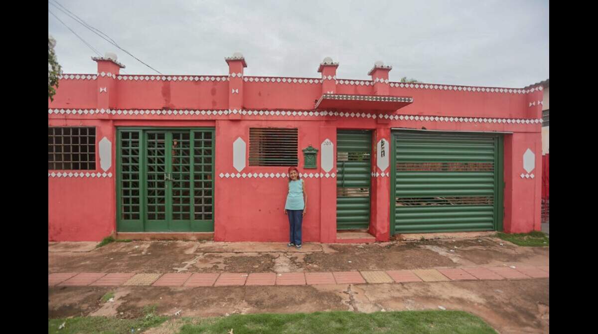 Em última rua de paralelepípedos, casa foi erguida para amor de