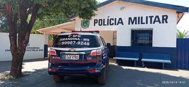 Ap&oacute;s separa&ccedil;&atilde;o, homem tenta arrombar casa e amea&ccedil;a mulher com enxada 