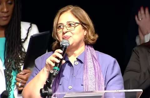 Cida Gonçalves assume ministério e diz que pasta será de “todas as mulheres” 