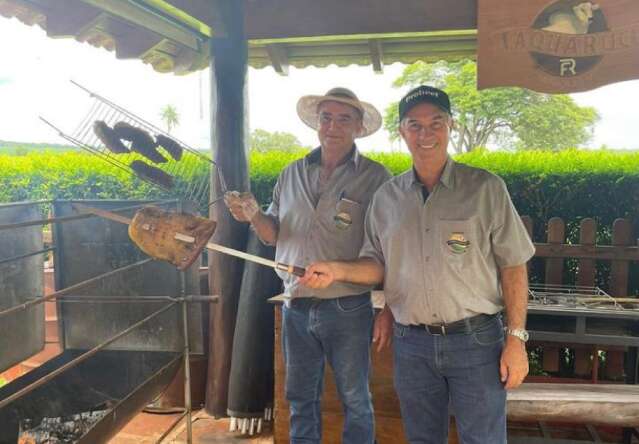 Azambuja faz churrasco gordo em seu 1º dia "desempregado"