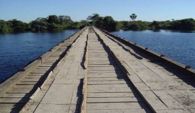 Ponte no Pantanal ter&aacute; travessia de ve&iacute;culos suspensa para reforma