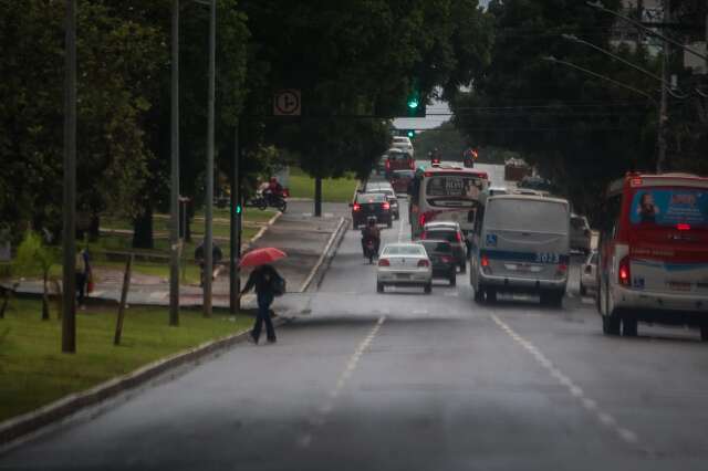 Avanço de frente fria ameniza temperatura e mantém tempo instável em MS