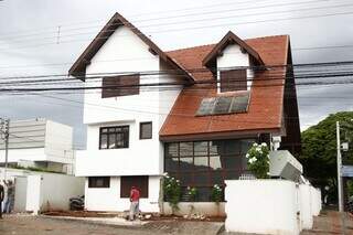 Na Rua Euclides da Cunha, casa passa por reforma há dois meses. (Foto: Alex Machado)