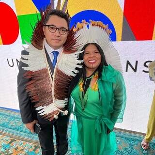 Eloy Terena ao lado de Sônia Guajajara, titular do Ministério dos Povos Indígenas (Foto: Divulgação)