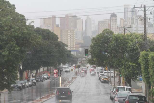 Quarta-feira amanhece com chuva e MS pode ter ventos acima de 100 km por hora