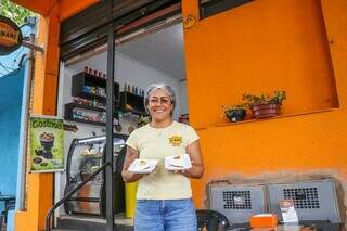 Fachada laranja é convite para cliente conhecer cardápio com 20 tapiocas. (Foto: Herique Kawaminami)