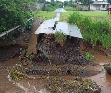 Ponte no São Conrado onde ciclista morreu é derrubada pela chuva 