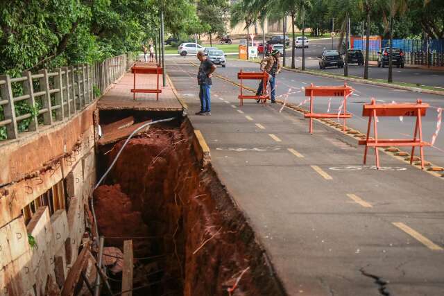 Ap&oacute;s 159 mm de chuva, dia &eacute; de faxina nos bairros