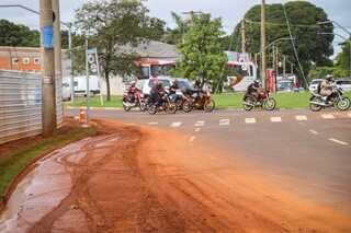Rotatória da Avenida Interlagos foi um dos pontos de alagamento na quarta-feira. (Foto: Henrique Kawaminami)