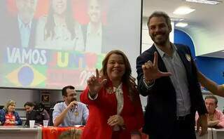 Gisele Marques e Tiago Botelho durante as eleições de 2022 (Foto: Bruna Marques)