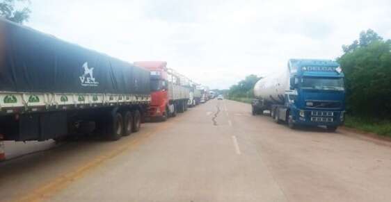 Novo protesto na Bol&iacute;via afeta passagem de caminh&otilde;es na fronteira com Corumb&aacute;