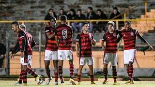 Jogadores do Flamengo comemoram gol da vitória de hoje. (Foto: Divulgação/Flamengo)