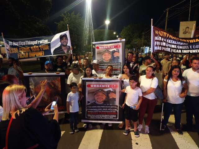 Em protesto na Afonso Pena, multid&atilde;o pede justi&ccedil;a para Thiago