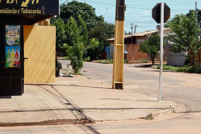 &ldquo;Era um rapaz trabalhador&rdquo;, dizem vizinhos de dono de conveni&ecirc;ncia morto a tiros