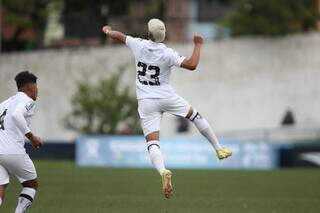 Atacante Patati comemorando o primeiro gol da partida (Foto: Divulgação/Santos)