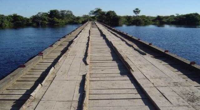 Travessia de ve&iacute;culos na ponte sobre Rio Nabileque est&aacute; suspensa at&eacute; dia 23