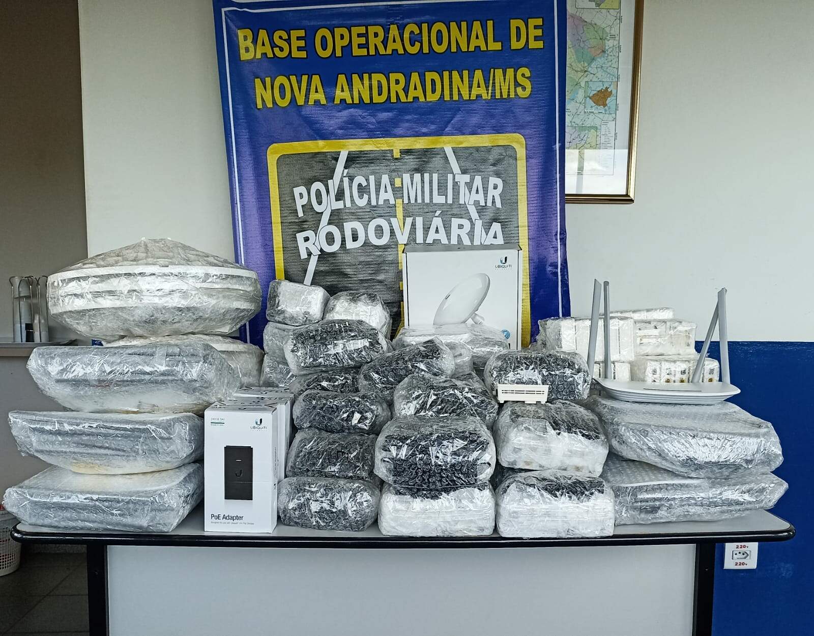 Polícia Militar apreende R$ 25 mil em produtos contrabandeados do Paraguai