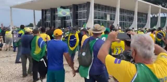 Al&eacute;m de Congresso e Pal&aacute;cio do Planalto, manifestantes bolsonaristas invadem STF