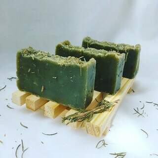 Sabonete feito com argila verde e alecrim. (Foto: Arquivo pessoal)