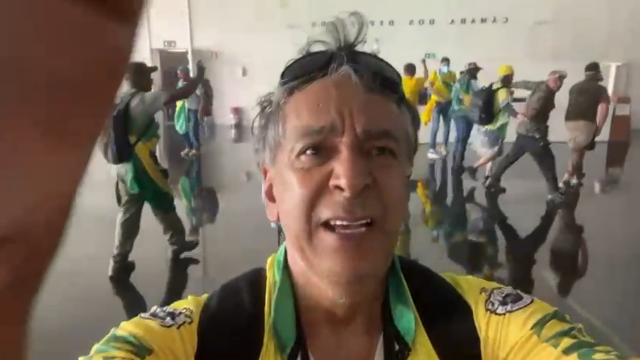 &ldquo;Bras&iacute;lia t&aacute; tomada. O Congresso &eacute; nosso sim&rdquo;, diz manifestante em v&iacute;deo