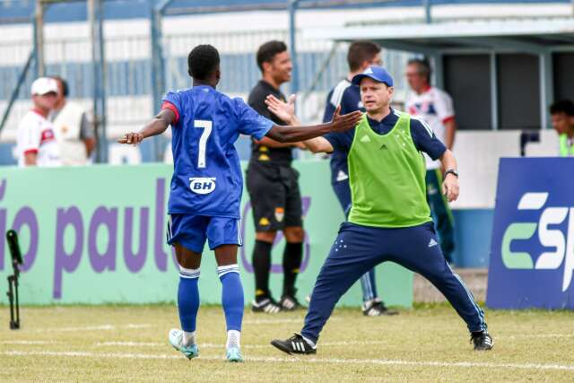 Cruzeiro vence e avan&ccedil;a em primeiro no grupo do Comercial na Copinha