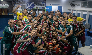 Jogadores do Fluminense comemoram classificação. (Foto: Leonardo Brasil/FFC)