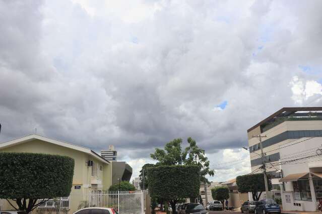 C&eacute;u escuro anuncia mudan&ccedil;a no tempo e meteorologia p&otilde;e MS em rota de temporal