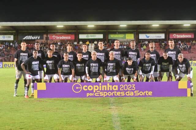 Com homenagem a Roberto Dinamite, Vasco vence e garante classifica&ccedil;&atilde;o na Copinha