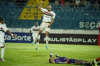 Jogador do São Paulo comemora gol em vitória pela Copinha. (Foto: Divulgação/SPFC)